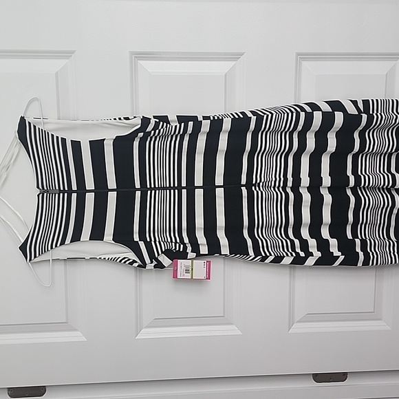 Dress - Picture 5 of 5